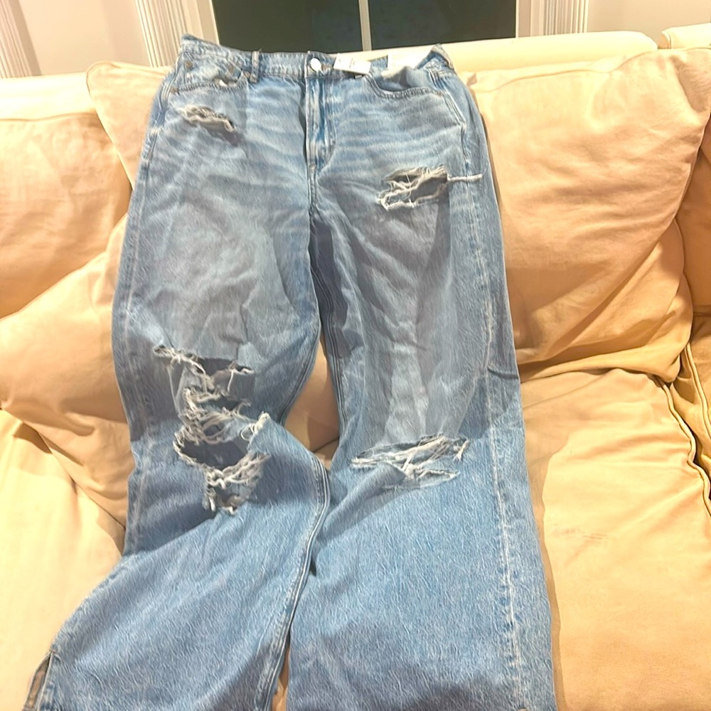 American Eagle Baggy Wide Leg Jeans. Size 10 never worn tags still attached